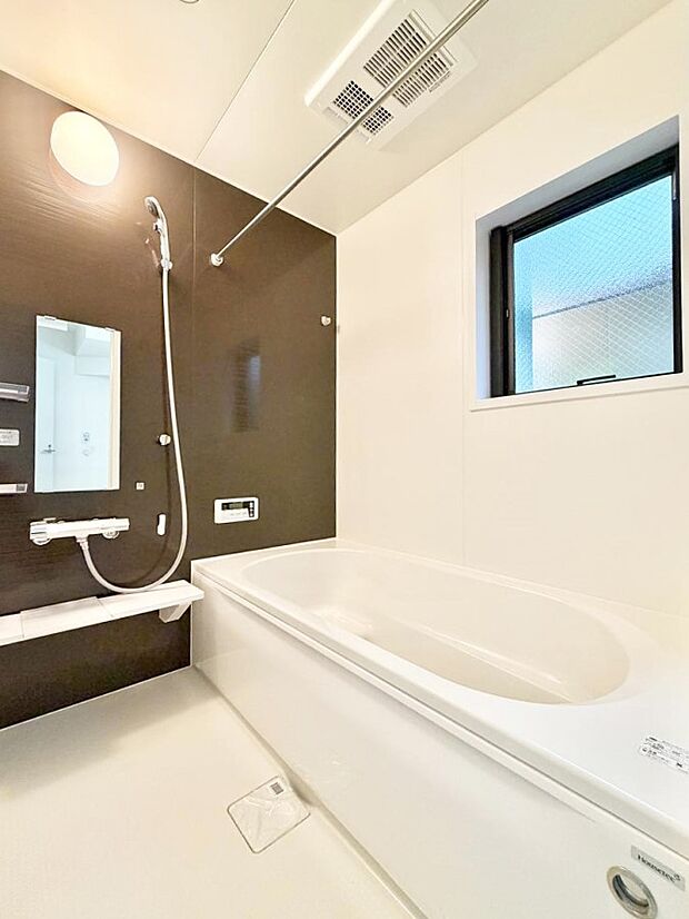 【止水シャワーヘッド】■手元で簡単に止水できるため、水の無駄遣いを減らすことができます。