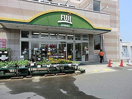 FUJIスーパー戸室店 700m(9分)