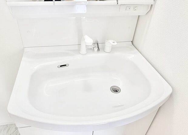 【ハンドシャワー付洗面台】■手洗いや顔を洗う時も快適に使える便利なシャワー