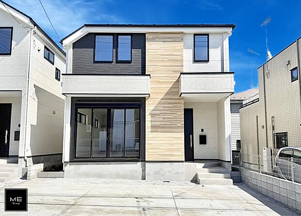 【現地外観写真】2号棟  ■暮らしを彩る充実した設備仕様が備わった住まい