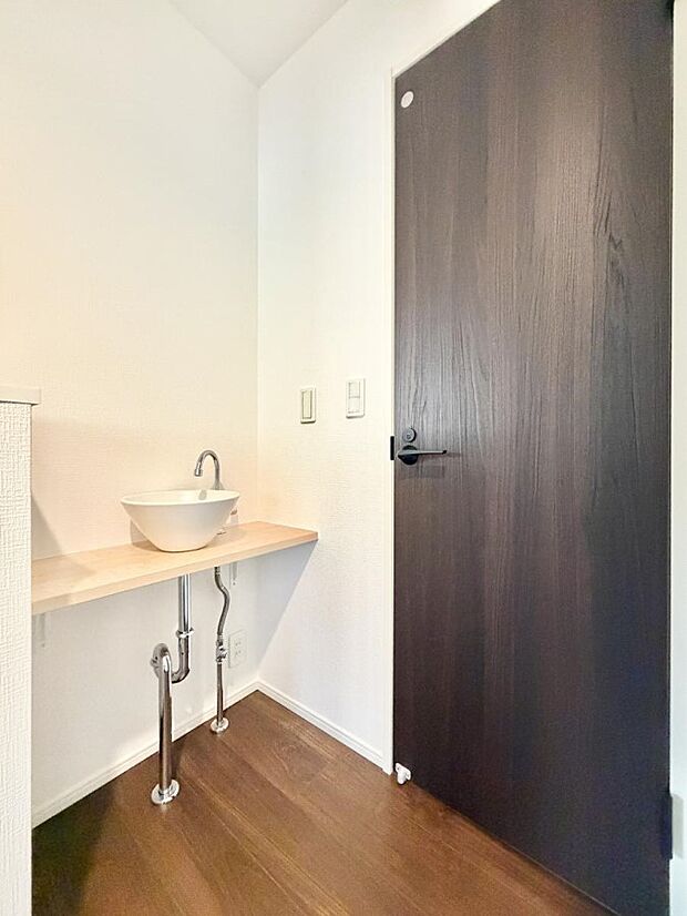 【その他内観】2号棟  ■セカンド洗面があると、気が付いたときにいつでも手洗い・うがいができますね