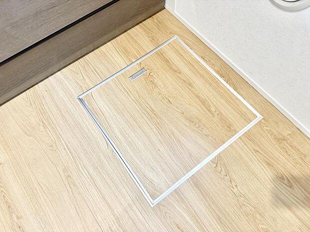 【床下収納】■日用品やストックに便利な床下収納