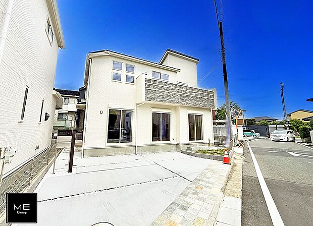 【前面道路含む現地写真】■優雅なラインが、毎日を引き立てます