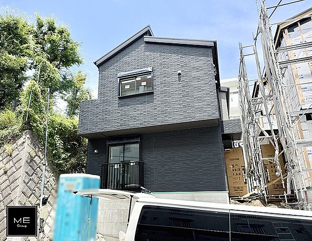 【現地外観写真】A号棟  ■暮らしを彩る充実した設備仕様が備わった住まい