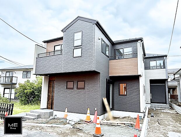 【現地外観写真】2号棟  ■暮らしを彩る充実した設備仕様が備わった住まい