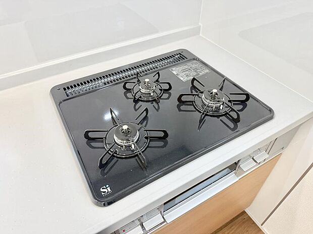【3口ガスコンロ】■一度に多くの料理ができ便利で効率的