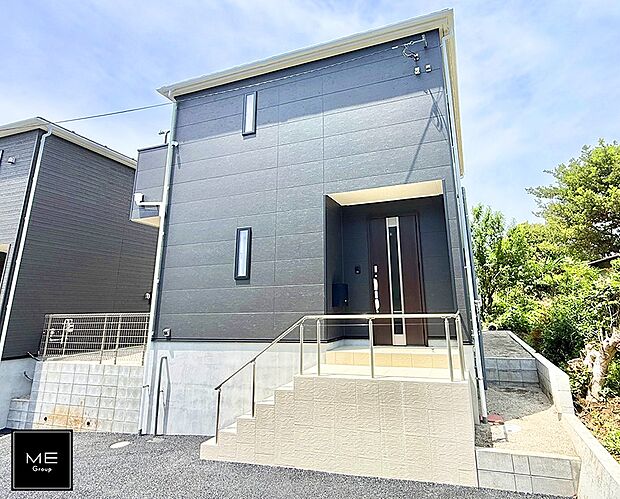 【現地外観写真】4号棟 ■暮らしを彩る充実した設備仕様が備わった住まい