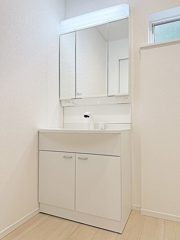 【洗面台・洗面所】7号棟  ■朝の準備がスムーズにできる広さです
