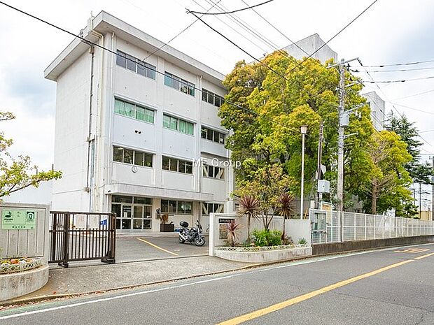 藤沢市立明治中学校(約1,070m・徒歩14分)