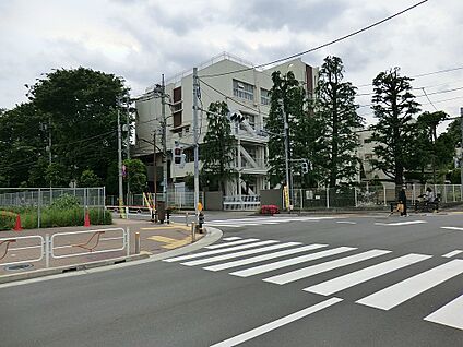 府中市立本宿小学校 1076m(14分)