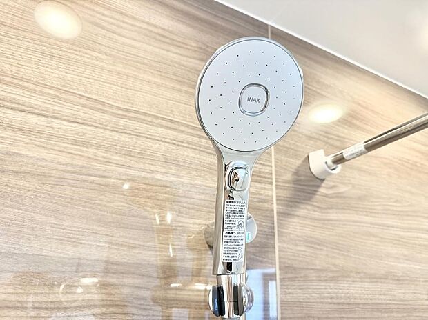 【止水シャワーヘッド】■わざわざシャワー水栓のレバーまで手を伸ばす必要がなく、簡単に止水できる