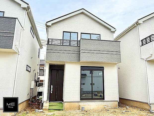 【現地外観写真】B号棟  ■暮らしを彩る充実した設備仕様が備わった住まい