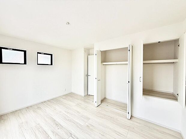 【リビング以外の居室】1号棟 ■落ち着いた雰囲気のお部屋で心が安らぐ空間
