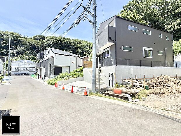 【前面道路含む現地写真】■家族とのお出かけが楽しくなる環境です