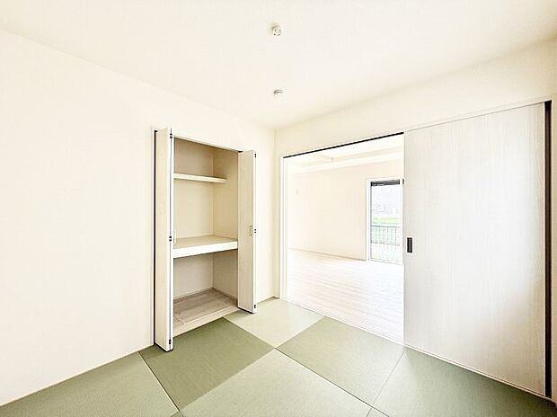 【リビング以外の居室】2号棟 ■シンプルで使いやすい空間がスッキリ感じられます