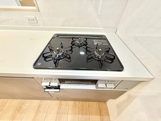 【3口ガスコンロ】■一度に多くの料理ができ便利で効率的