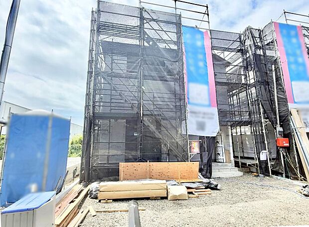 【現地外観写真】2号棟 ■暮らしを豊かにする充実した仕様設備で快適に