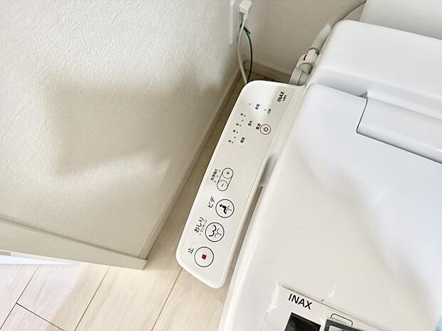 【シャワートイレ】■温水洗浄で快適、清潔感が保たれるシャワートイレ