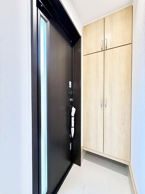 【玄関】A号棟 ■ シンプルで美しく、快適な暮らしの入り口