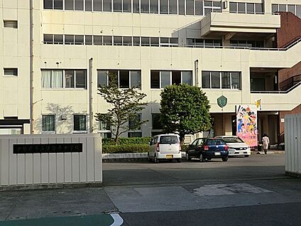 伊勢原市立伊勢原中学校 1300m(17分)