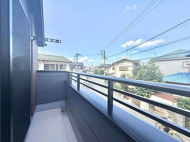 【バルコニー】1号棟 ■ 季節の移ろいを感じられる開放的な空間です