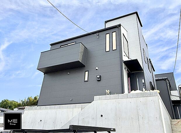 【現地外観写真】A棟  ■暮らしを彩る充実した設備仕様が備わった住まい