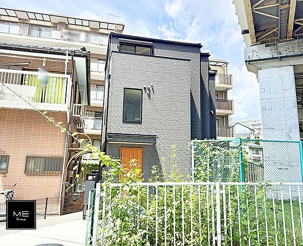 【現地外観写真】■家族みんなが笑顔で過ごせる、安心感のある住まい