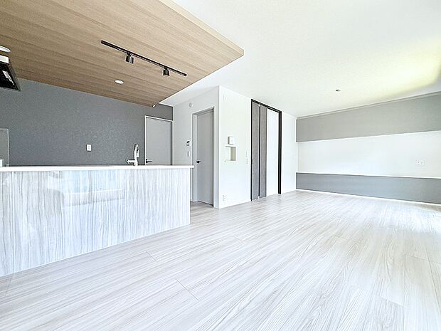 【ダイニング】1号棟 ■ふとした瞬間に幸せを感じる、心地よい場所