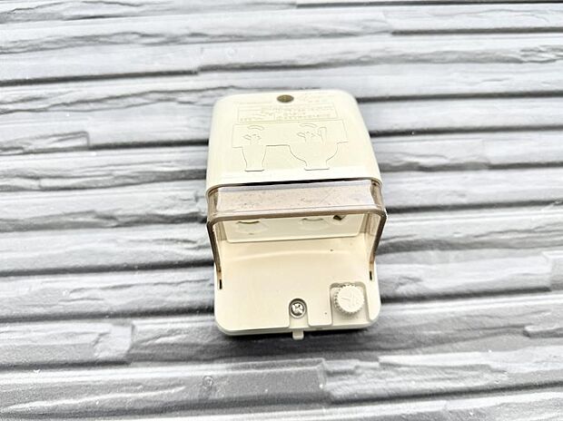 【屋外コンセント】■屋外に電源コンセントがあれば、高圧洗浄機で窓や外壁を掃除するなど便利です。