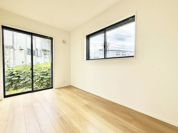 【リビング以外の居室】4号棟 ■清潔感あふれるお部屋で毎日を快適に過ごせます