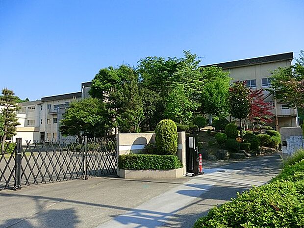八王子市立中山中学校(約200m・徒歩3分)