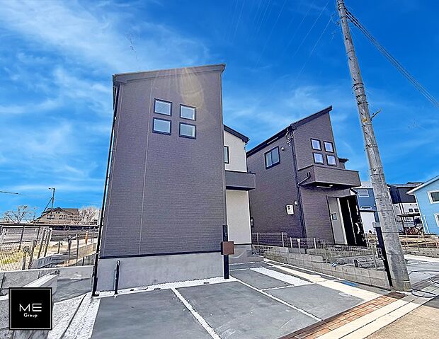 【現地外観写真】2号棟  ■暮らしを彩る充実した設備仕様が備わった住まい