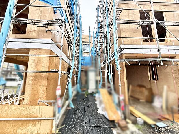 【現地外観写真】2号棟  ■家族みんなが笑顔で過ごせる、安心感のある住まい