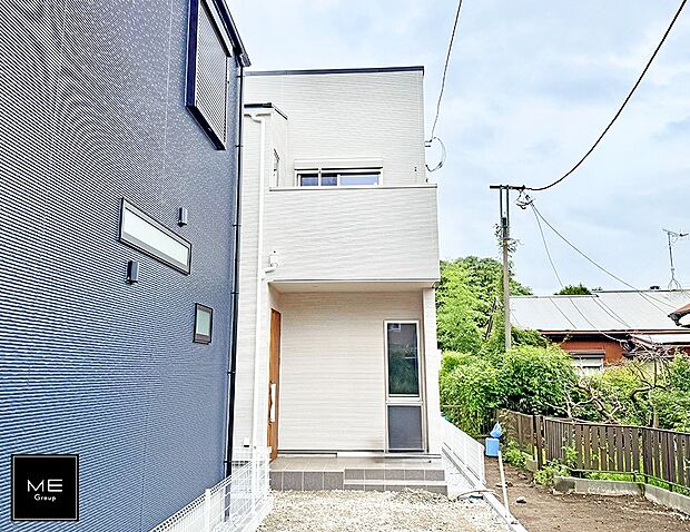 【現地外観写真】2号棟  ■暮らしを彩る充実した設備仕様が備わった住まい