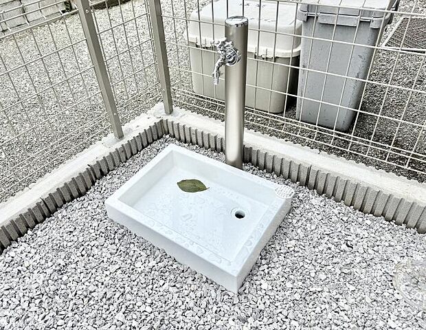 【その他現地】1号棟 ■ガーデニングや洗車などの際に大活躍な屋外立水栓