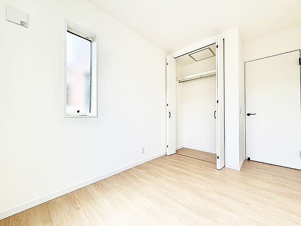 【リビング以外の居室】1号棟 ■シンプルで使いやすい空間がスッキリ感じられます
