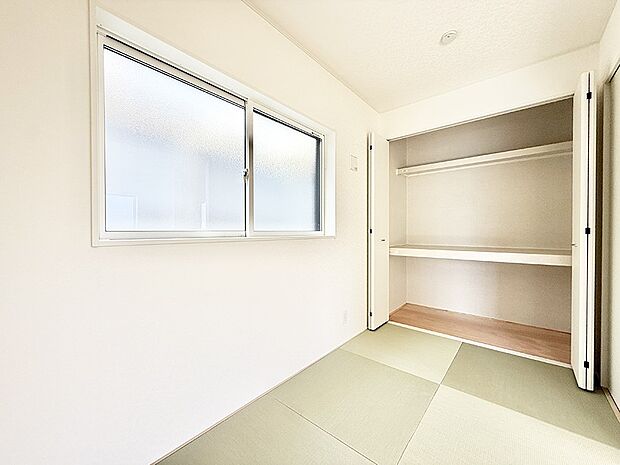 【リビング以外の居室】1号棟 ■清潔感あふれるお部屋で毎日を快適に過ごせます