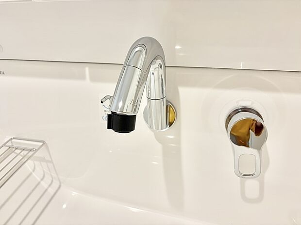 【ハンドシャワー付洗面台】■手洗いや顔を洗う時も快適に使える便利なシャワー