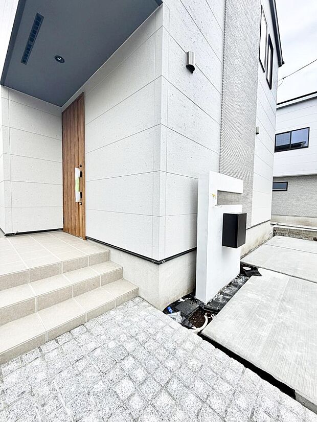 【現地外観写真】D号棟 ■家族みんなが笑顔で過ごせる、安心感のある住まい