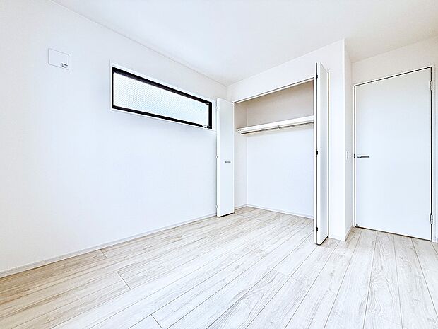 【リビング以外の居室】2号棟  ■落ち着いた色合いのお部屋で穏やかな時間を楽しめます