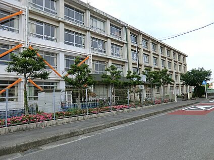 藤沢市立羽鳥小学校 600m(8分)