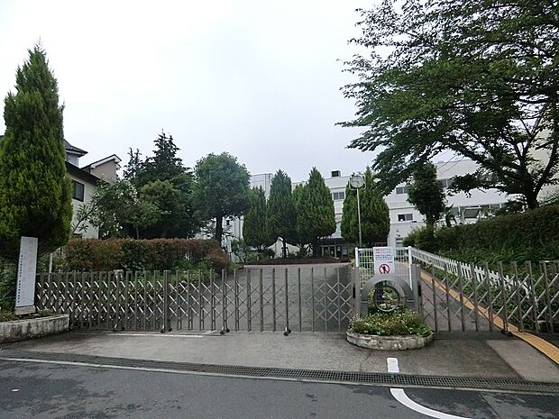 多摩市立連光寺小学校（約480m・徒歩6分）