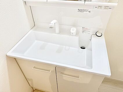 ハンドシャワー付洗面台