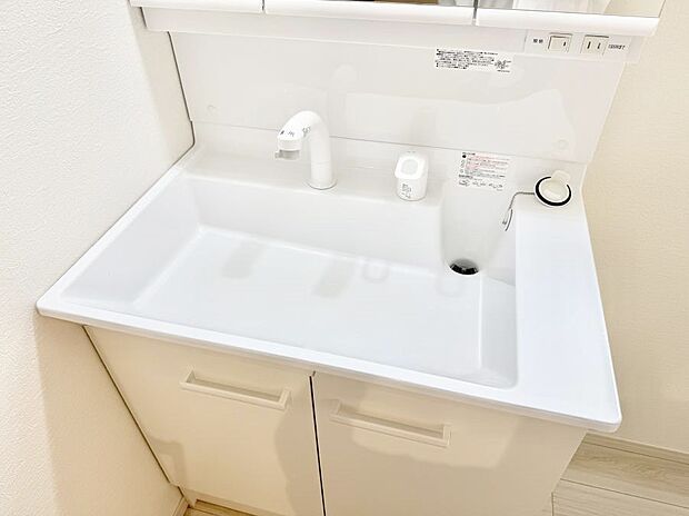 【ハンドシャワー付洗面台】■手洗いや顔を洗う時も快適に使える便利なシャワー