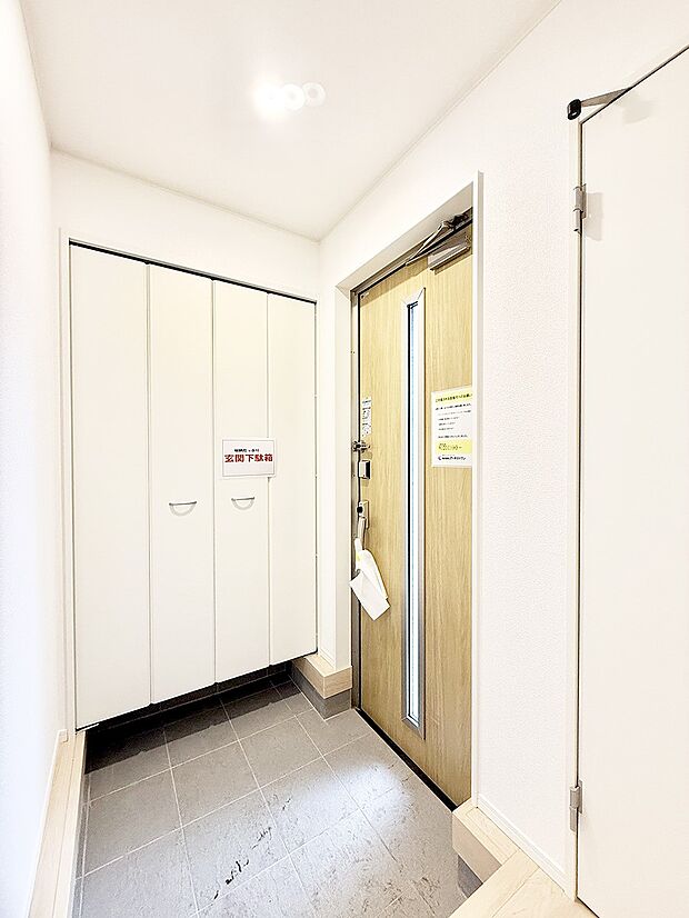 【玄関】1号棟 ■ ここから始まる一日、すっきり整った玄関
