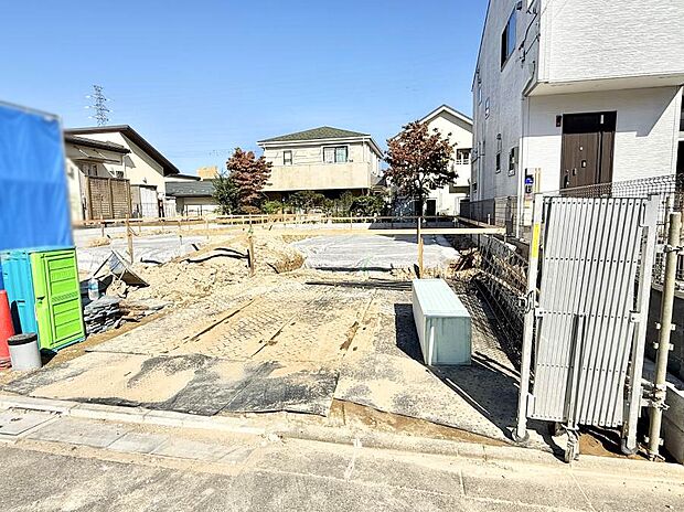 【現地外観写真】1号棟  ■暮らしを彩る充実した設備仕様が備わった住まい