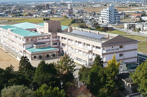 桜井小学校（約1,400m）