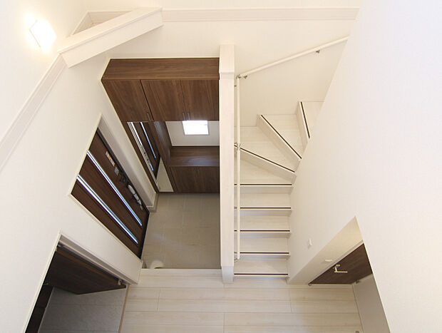 【1号棟】　◎玄関吹抜が、明るく開放的な空間を演出します！◎