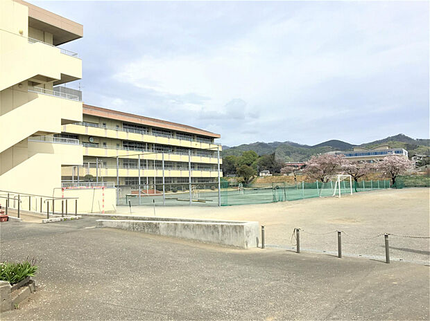 清流中学校（約780m）