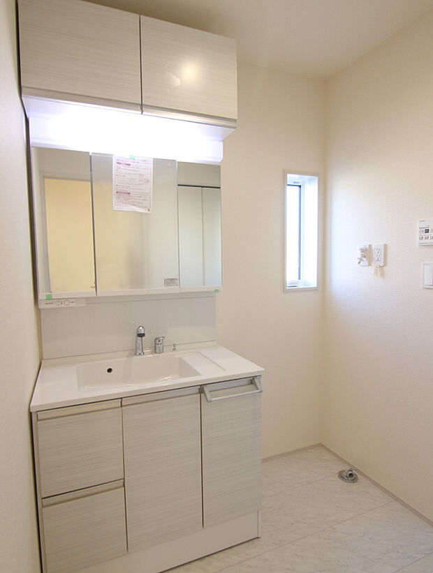 【【1号棟】】◎洗面化粧台は収納が多く、吊戸も付きます!◎